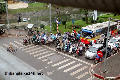 Phạt như thế nào nếu dừng xe ở làn đường được rẽ phải?